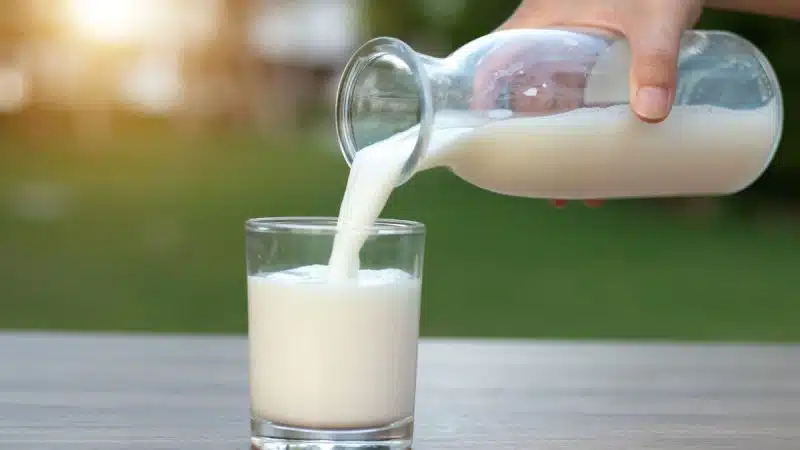 الحليب… متى يجب استبعاده عن نظامك الغذائي؟
